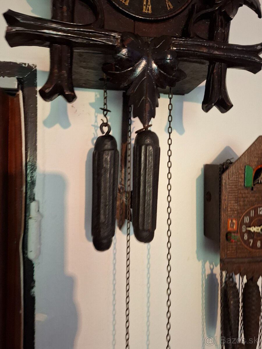 Predám funkčné starožitné kukučkové hodiny s líškou drevorez - 4