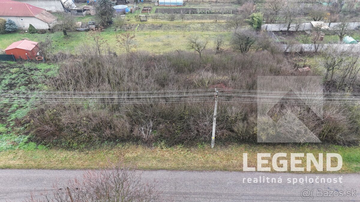 Stavebný pozemok Čata 1105 m2, tichá bočná ulička, všetky s - 4