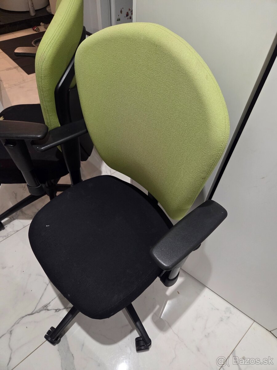 Darujem 2 kancelarske stolicky - 4