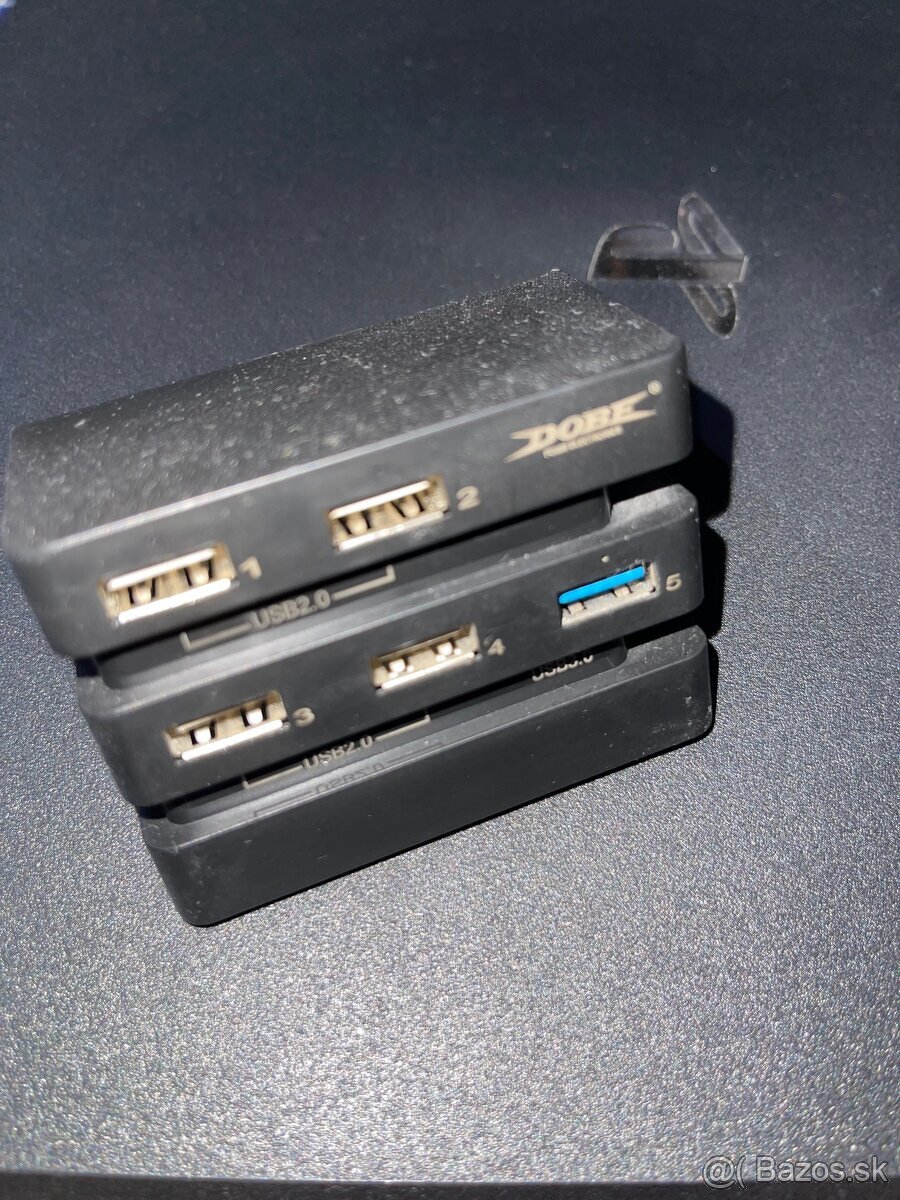 PlayStation 4 pro 1TB + 2 ovládači - 4