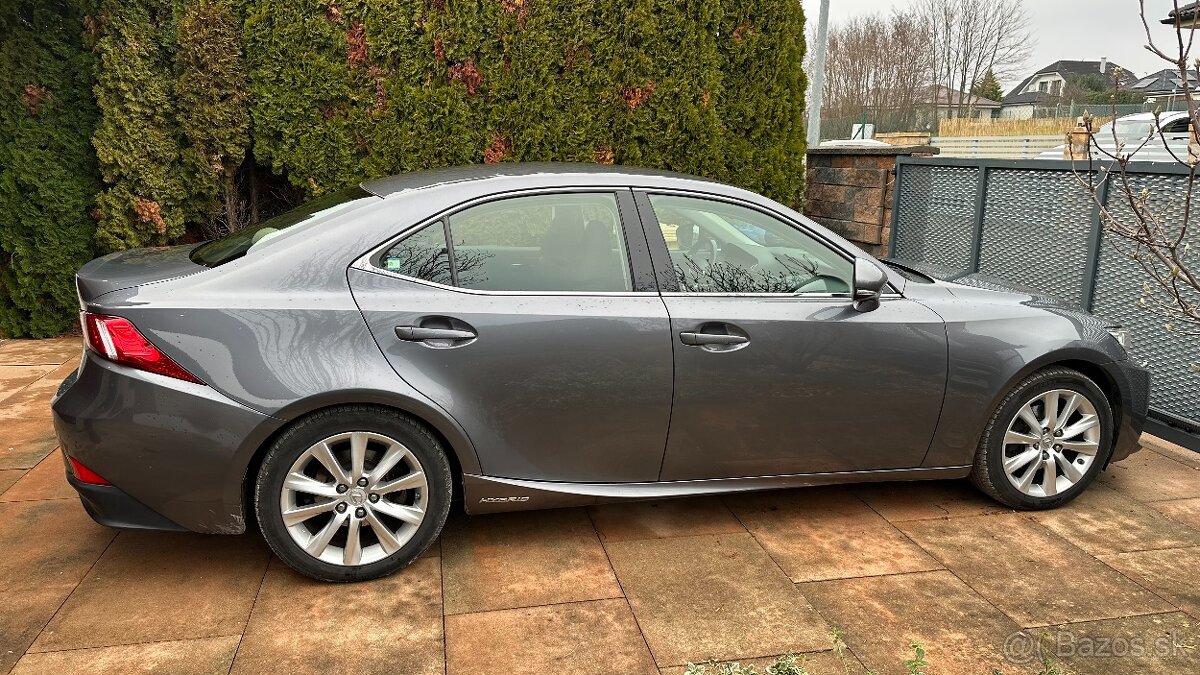 Predám Lexus IS 300h - 4