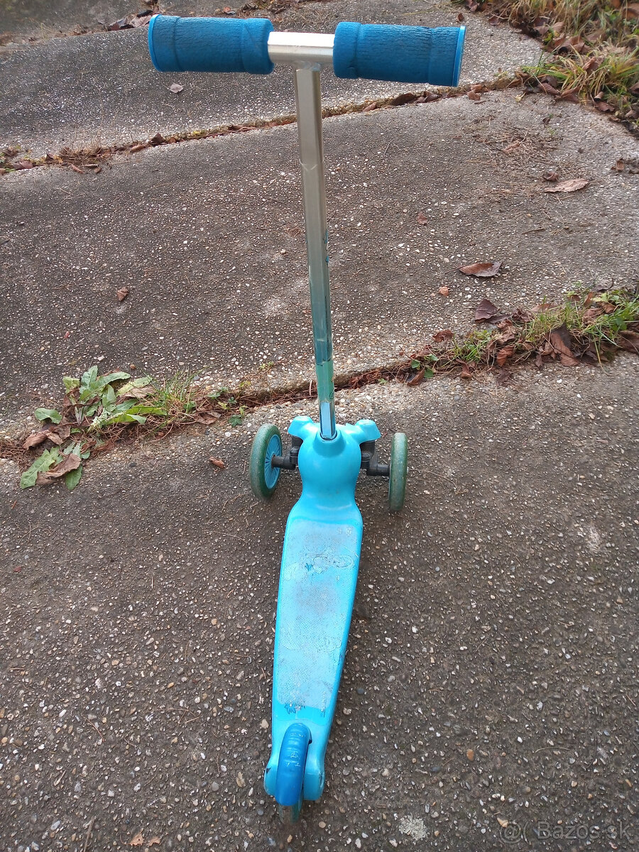 modra trojkolesova kolobezka - 4