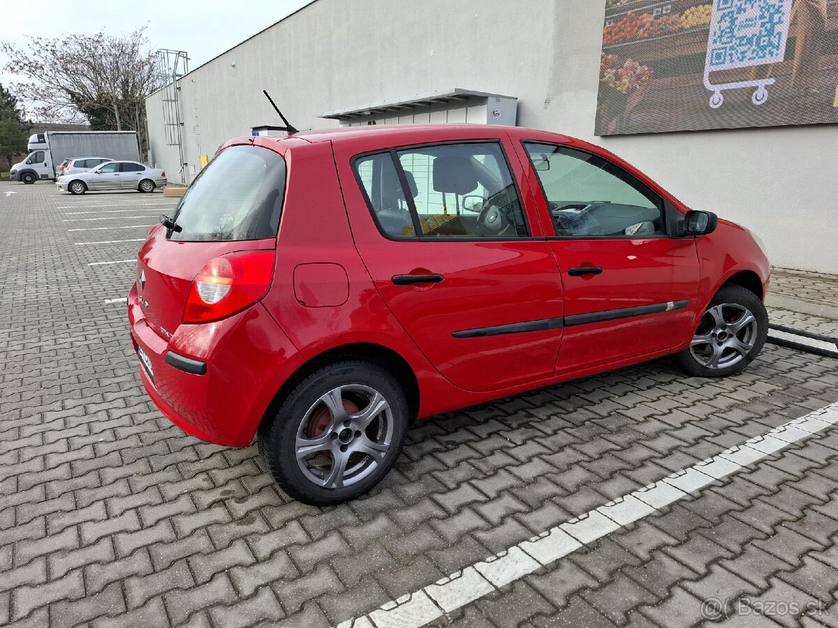 Renault clio 3 1.2i - 4