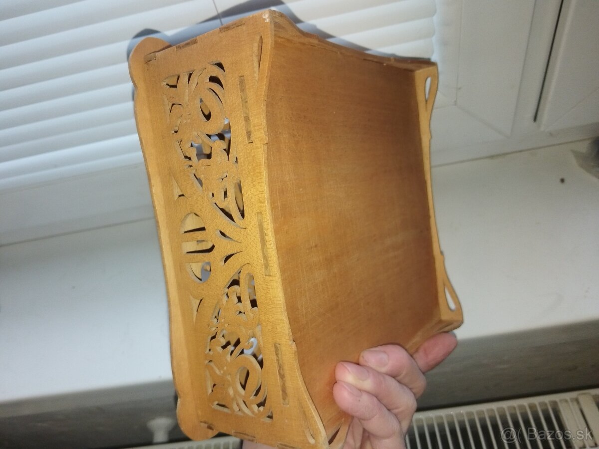 vyrezávaná drevená škatuľa - 4