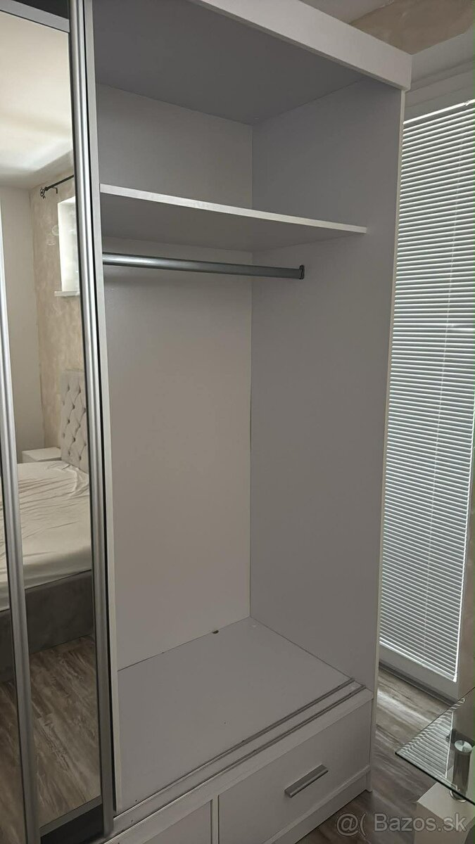 Skriňa so zrkadlom 230x250cm - 4