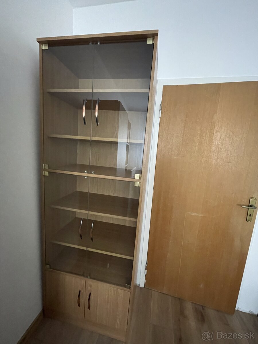 Presklená vitrína v TOP stave, zlava 50€ - 4