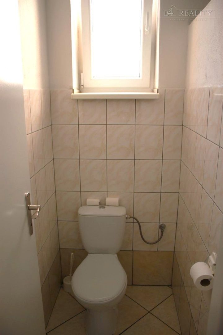 Podkrovná kancelária na prenájom, 18 m2, Piaristická ul., Tr - 4