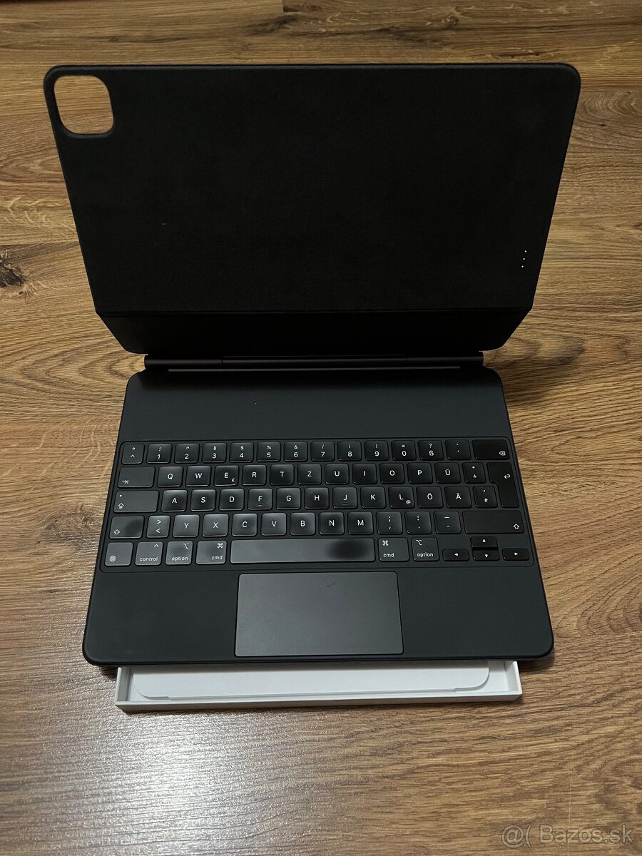 Apple iPad Pro 12.9” 256GB 4th Gen + Apple Magic Keyboard - 4