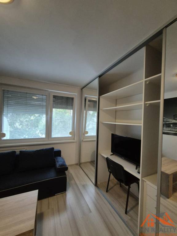 Na prenájom zariadená garsónka Komárno - 4