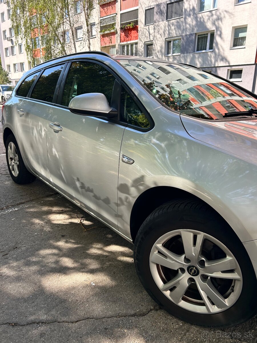 Predám Opel Astra Sport Tourer - 4