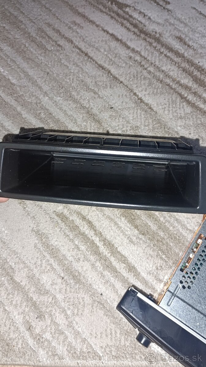 Predam auto radio oktavie 2 - 4
