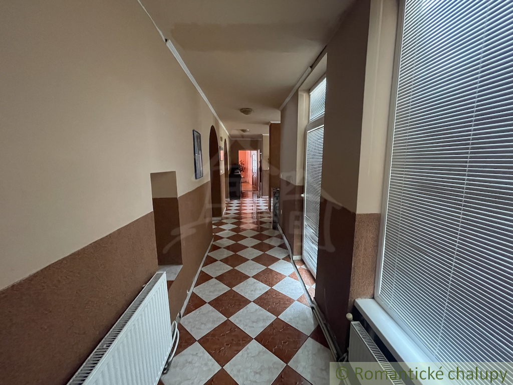 Dva rodinné domy na jednom pozemku v atraktívnej lokalite - 4