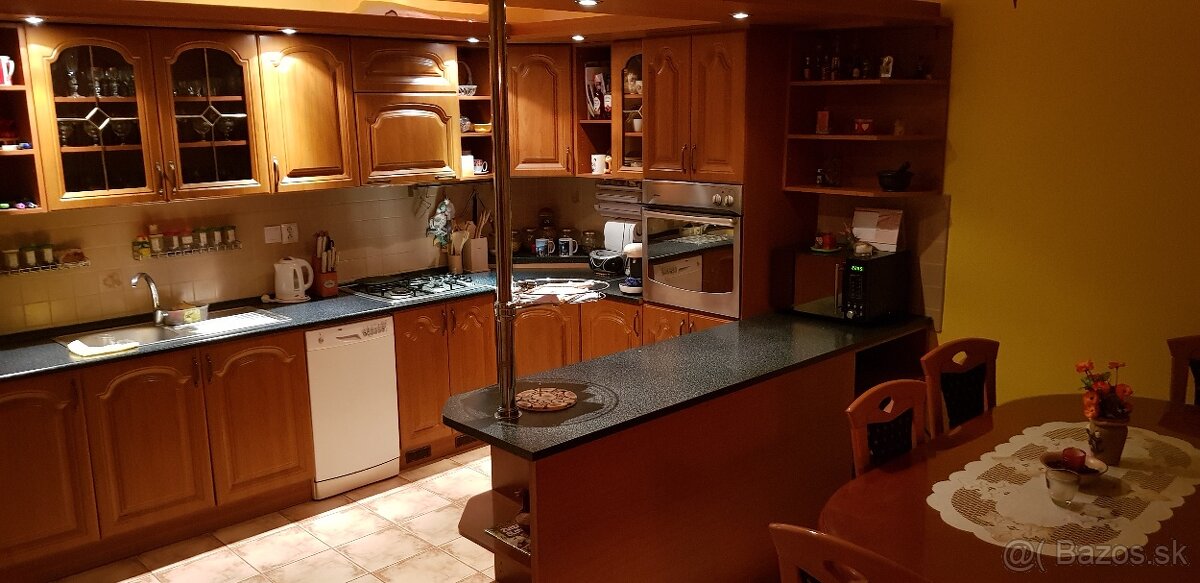 Veľký rodinný dom v obci Očkov - 4