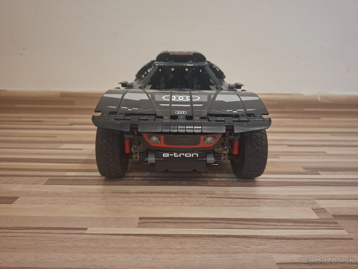 Predám LEGO Technic set Audi RS Q e-tron (42160) - 4