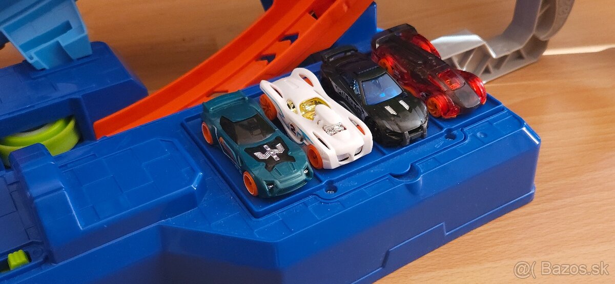 Hot Wheels – Dráha so štyrmi slučkami - 4
