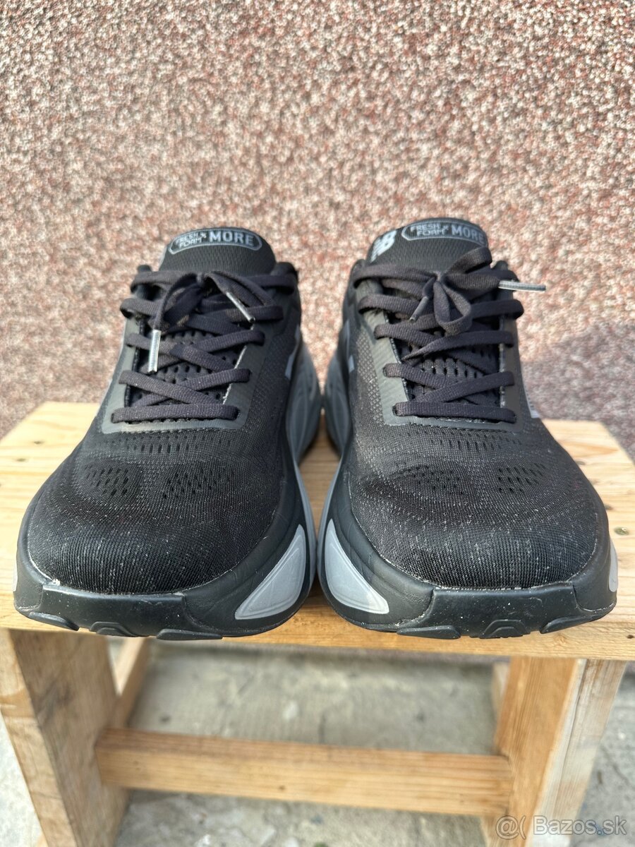 Bezecke tenisky New Balance More V5 - 4