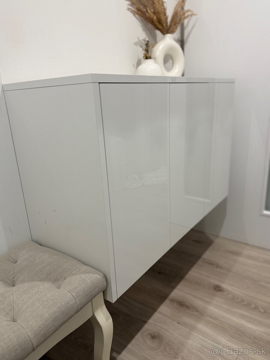 Botník a závesná stena biely lesk vyrábaný na mieru - 4