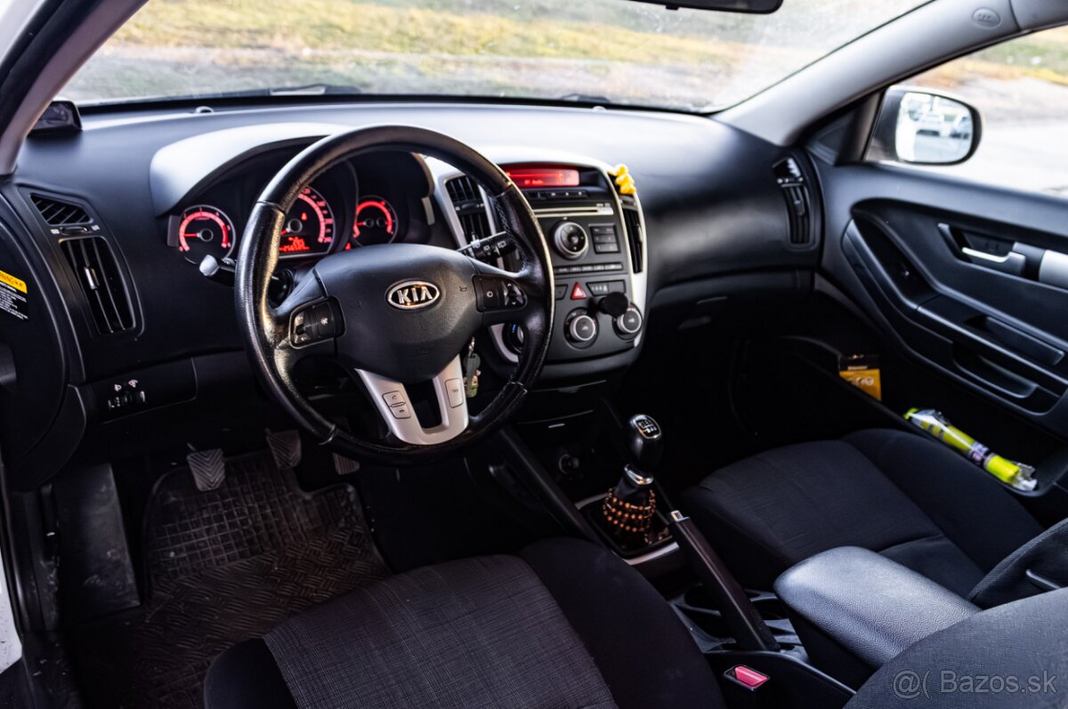 Kia Pro Cee´d 1.6 CRDi 85kW M6 / TOP STAV / - 4
