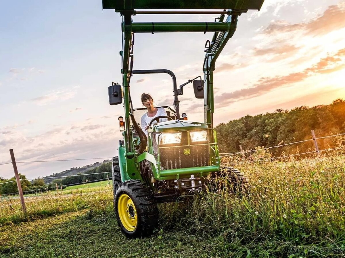 Predám traktor John Deere 3038E - 4