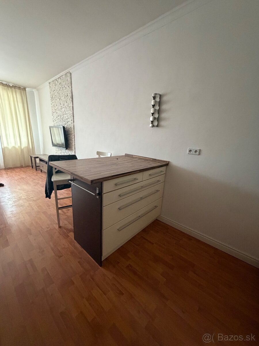 PREDÁM KUCHYŇU - 4