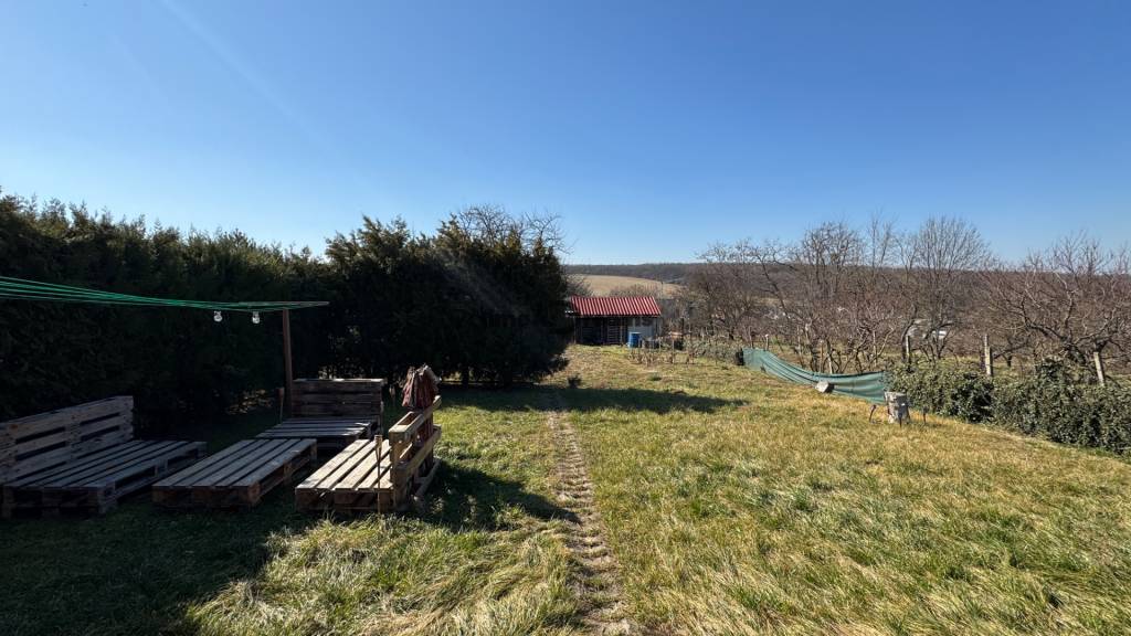 NA PREDAJ pozemok s chatkou Nitra - 4