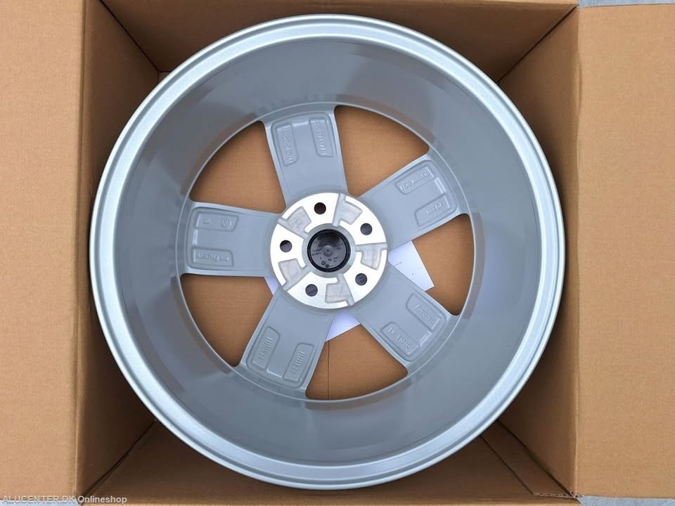 Alu R 17 VW,ŠKODA + zimné pneu 215/55 17. - 4