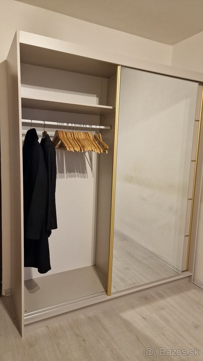 Predám kašmirovú bežovu šatnikovu skrinu - 4