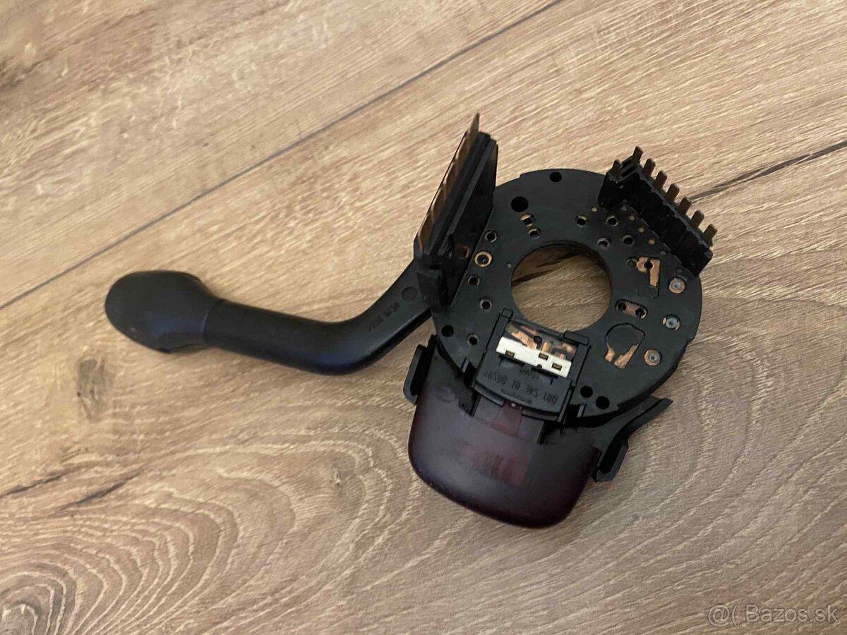 Prepínač smerových svetiel na VW PASSAT B4 Variant - 4