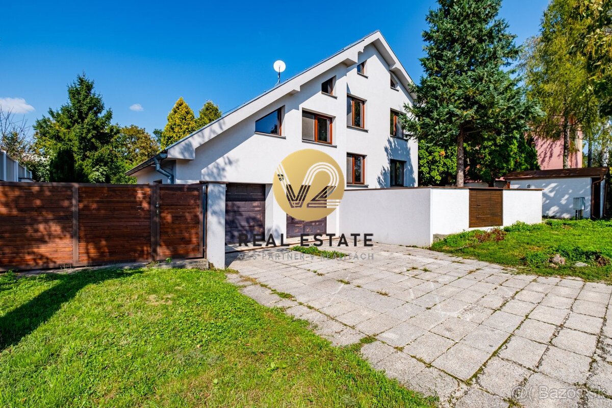 Na PREDAJ 5i rodinný dom s dvojgarážou a hosťovským domom, N - 4