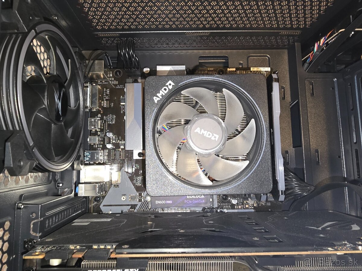 Predam PC + monitor - 4