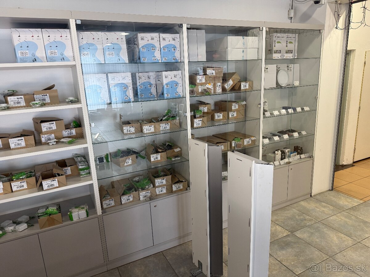 Presklené regály, vitríny - 4