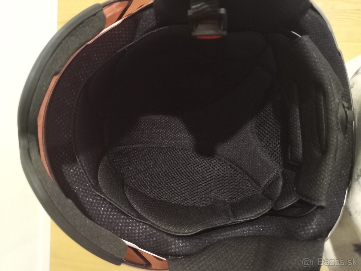 Lyžiarska prilba so štítom - 4