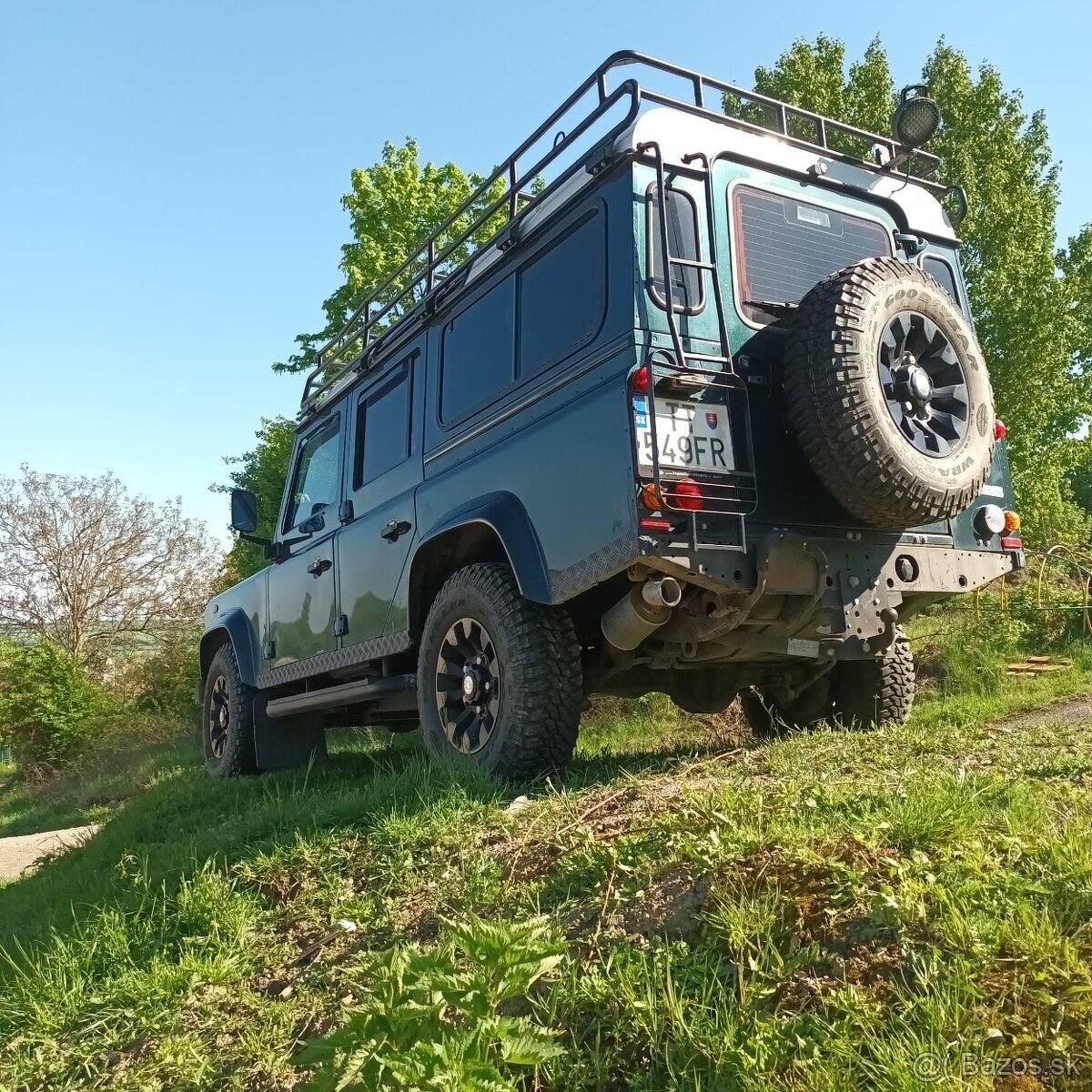 Land Rover Defender