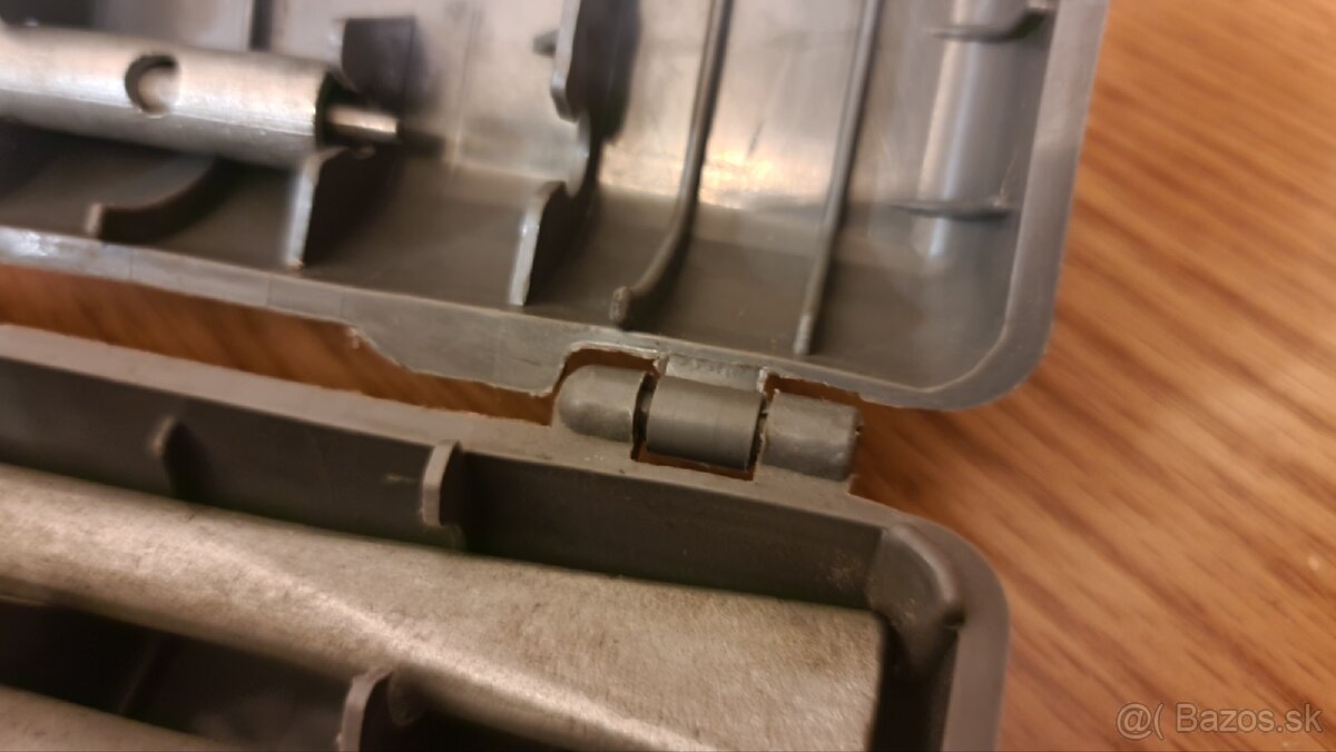 stará sada kľúčov na kolesá auta značky LADA z čias ZSSR - 4