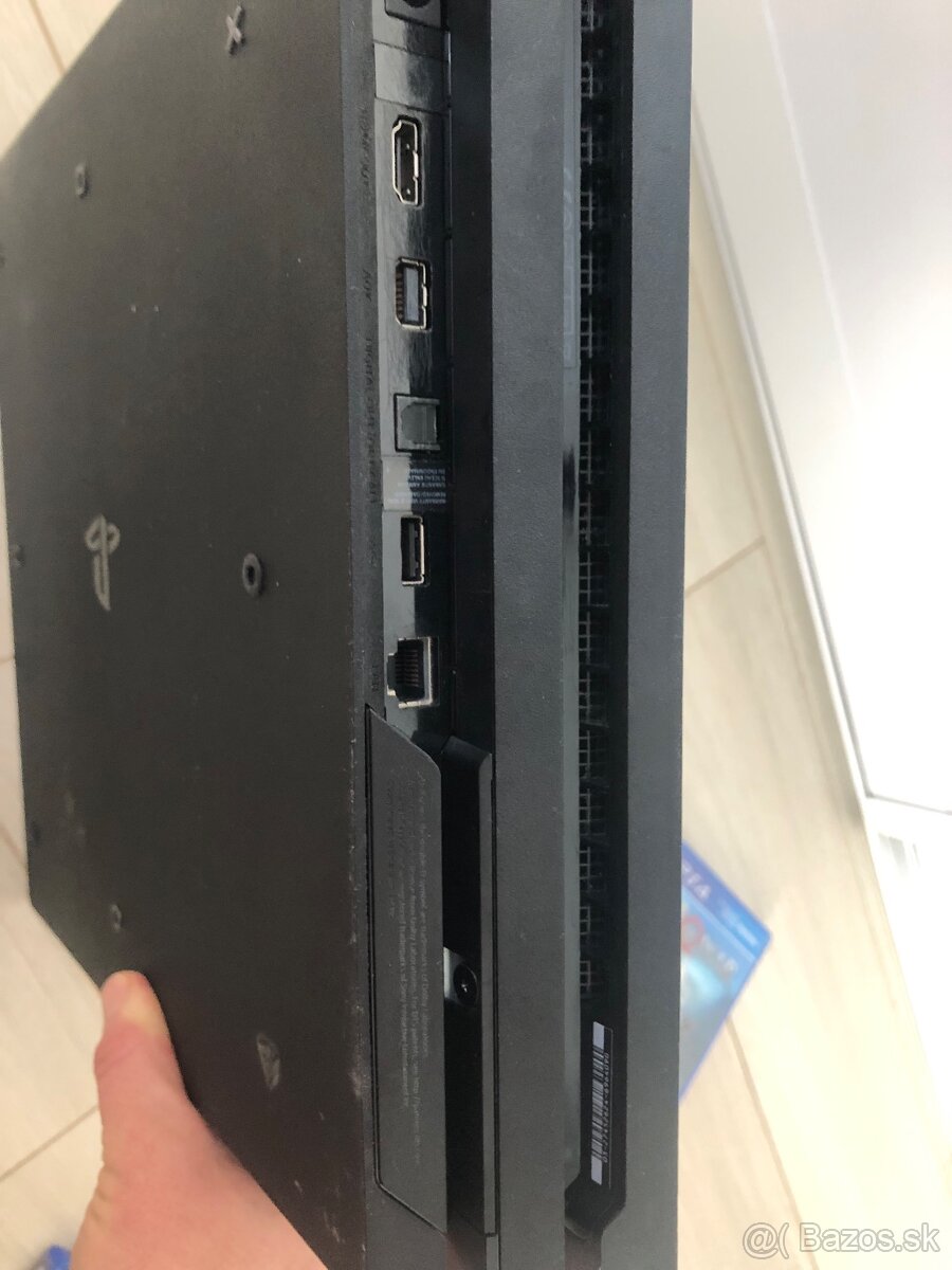 Playstation 4 pro 1TB - 4