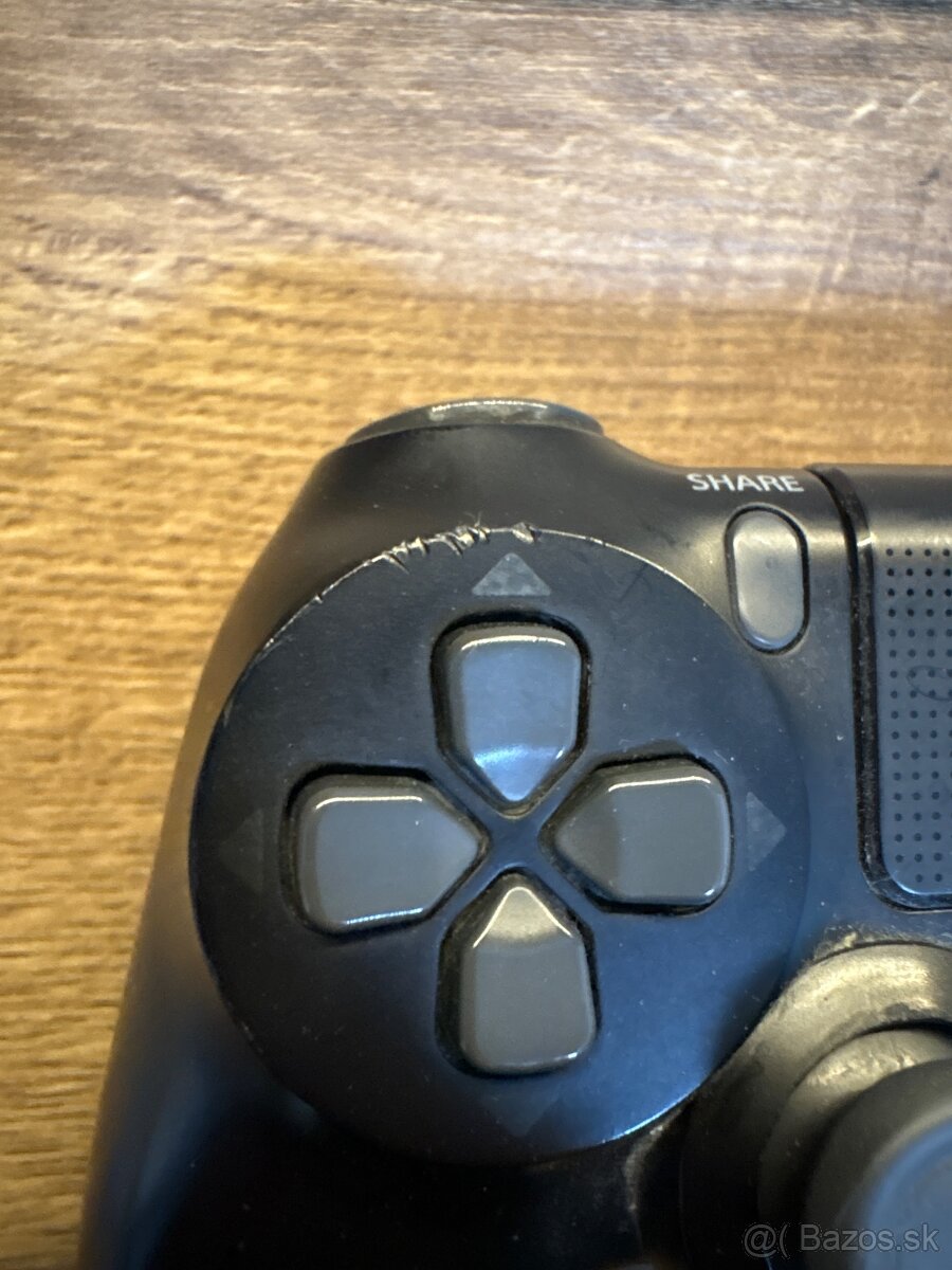 Predám ovládač na PlayStation 4 - 4
