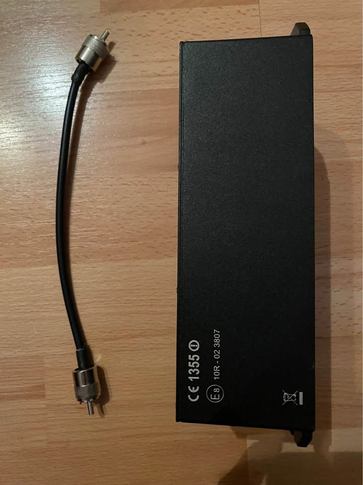 UHF/VHF zosilňovač signálu RACOM PROFI MR400 - 4