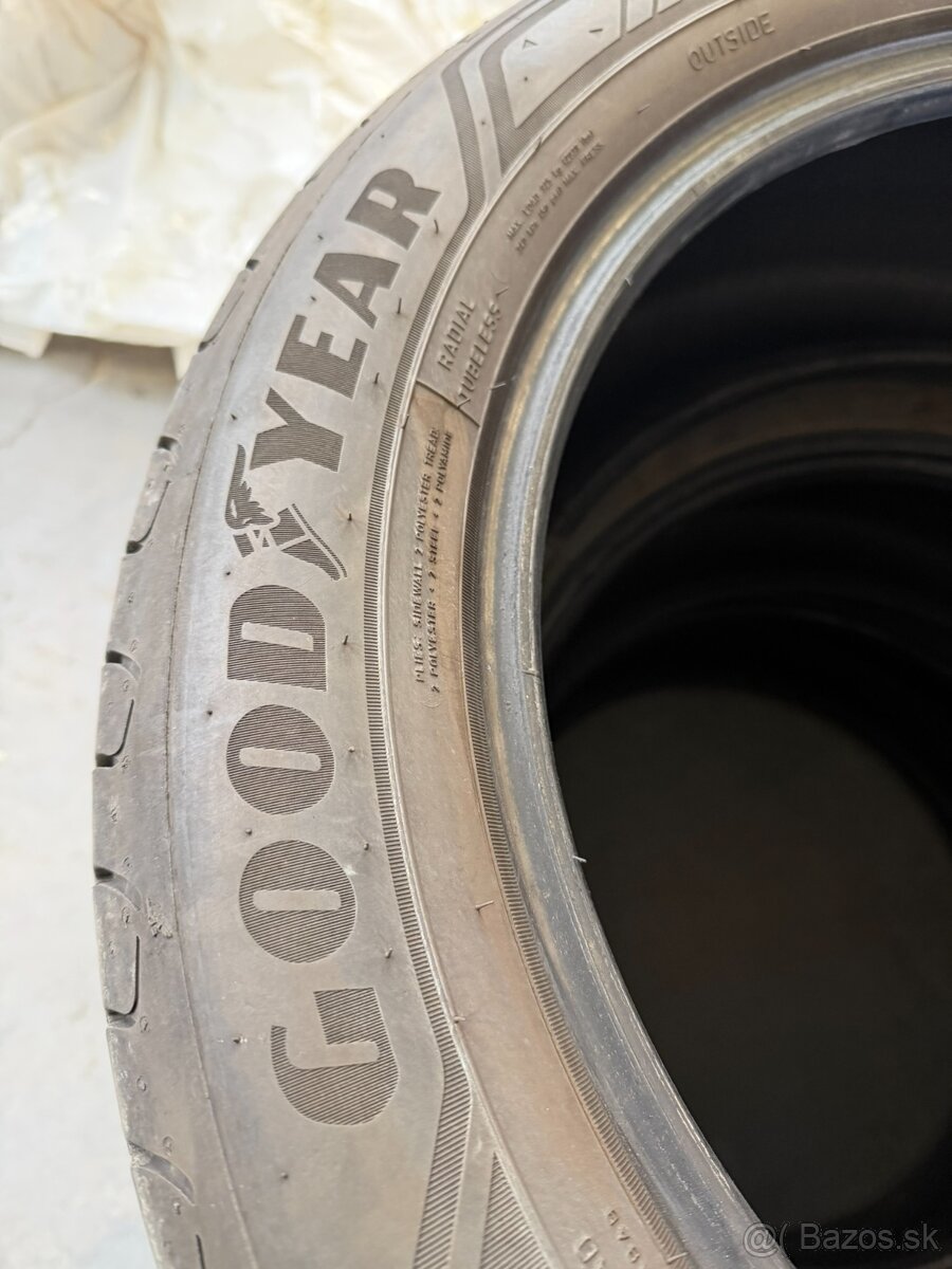 235/55 R19 GoodYear - 4