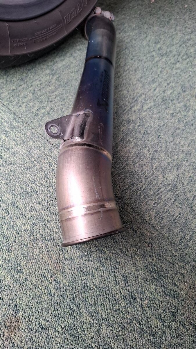 tlmič výfuku Akrapovič - 4