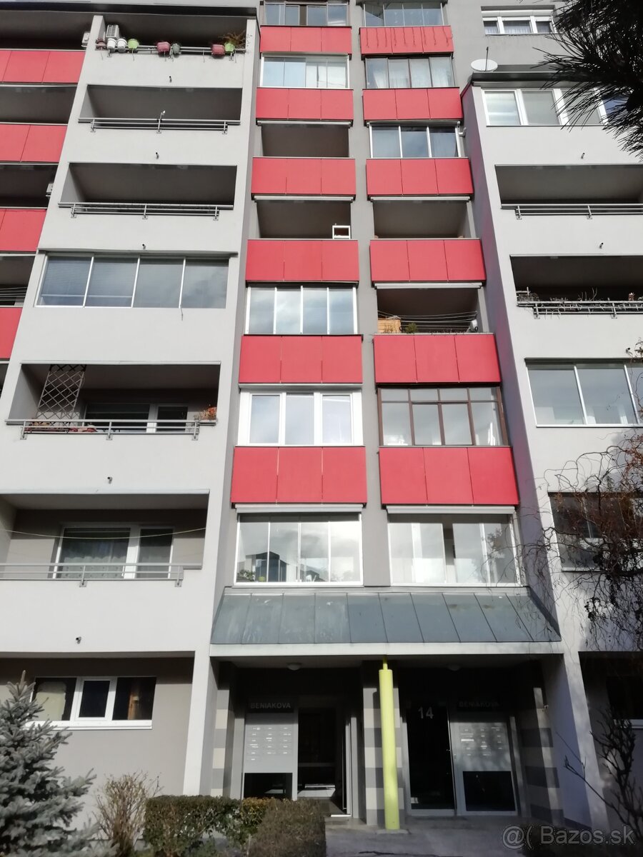 Prenájom 3.izb.bytu - 4