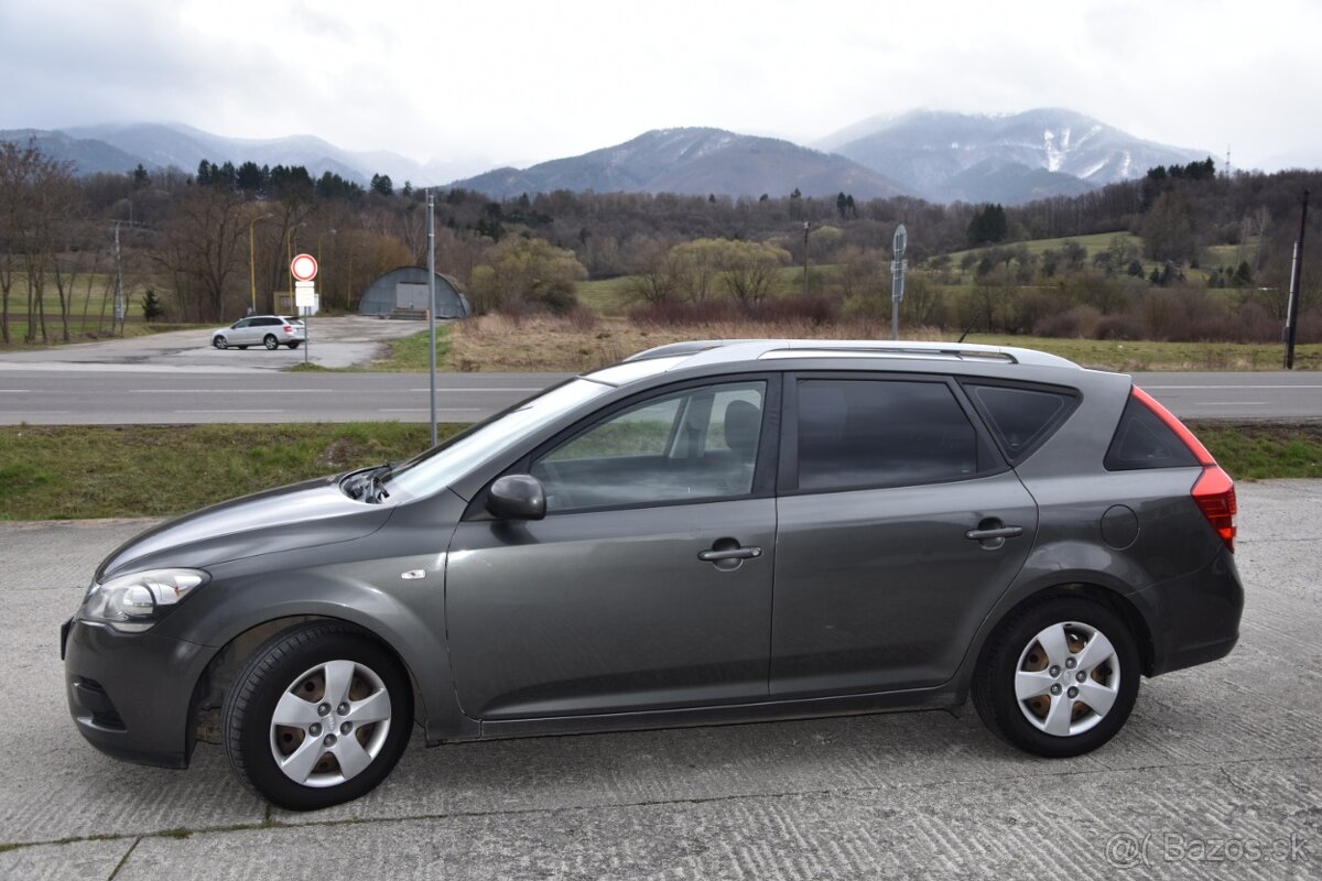 Kia CEED SW 1,591 BENZIN - 4