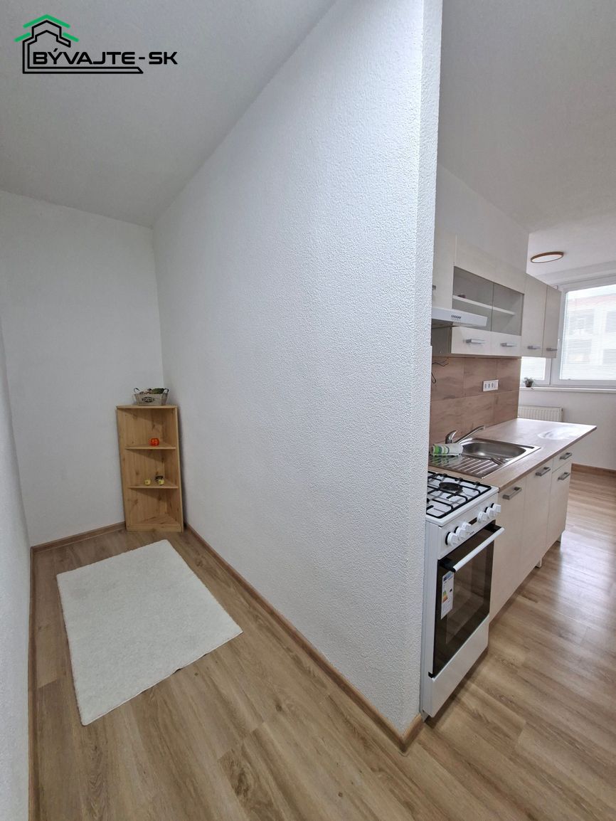 Jednoizbový byt s balkónom a parkovacím miestom v Prievidzi, - 4