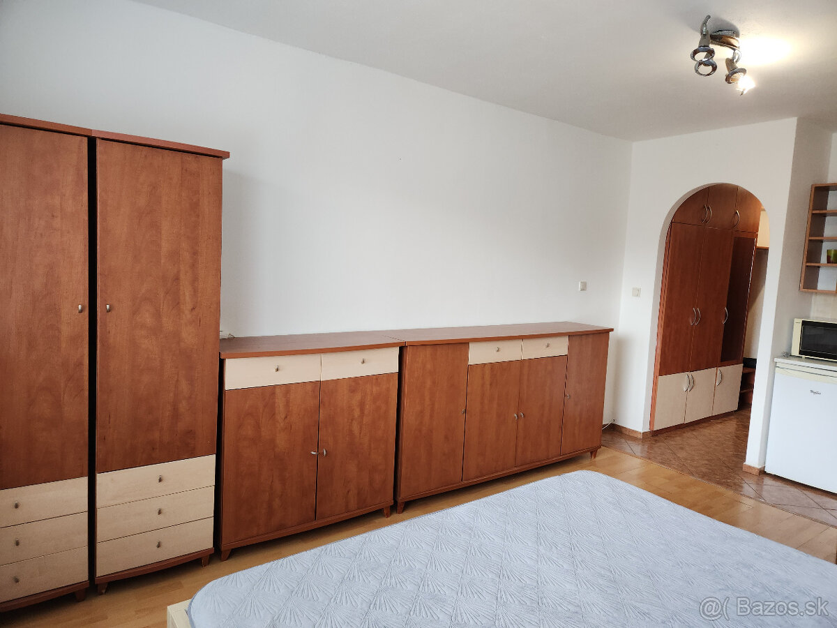Prenajmem garsonku na Bysterci v Dolnom Kubíne - 4
