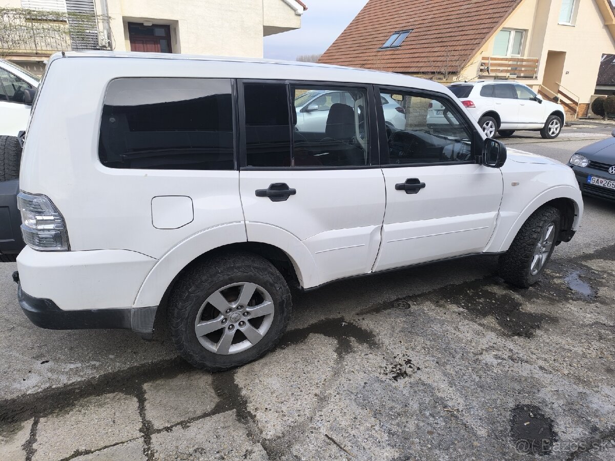 Pajero 4 - 4