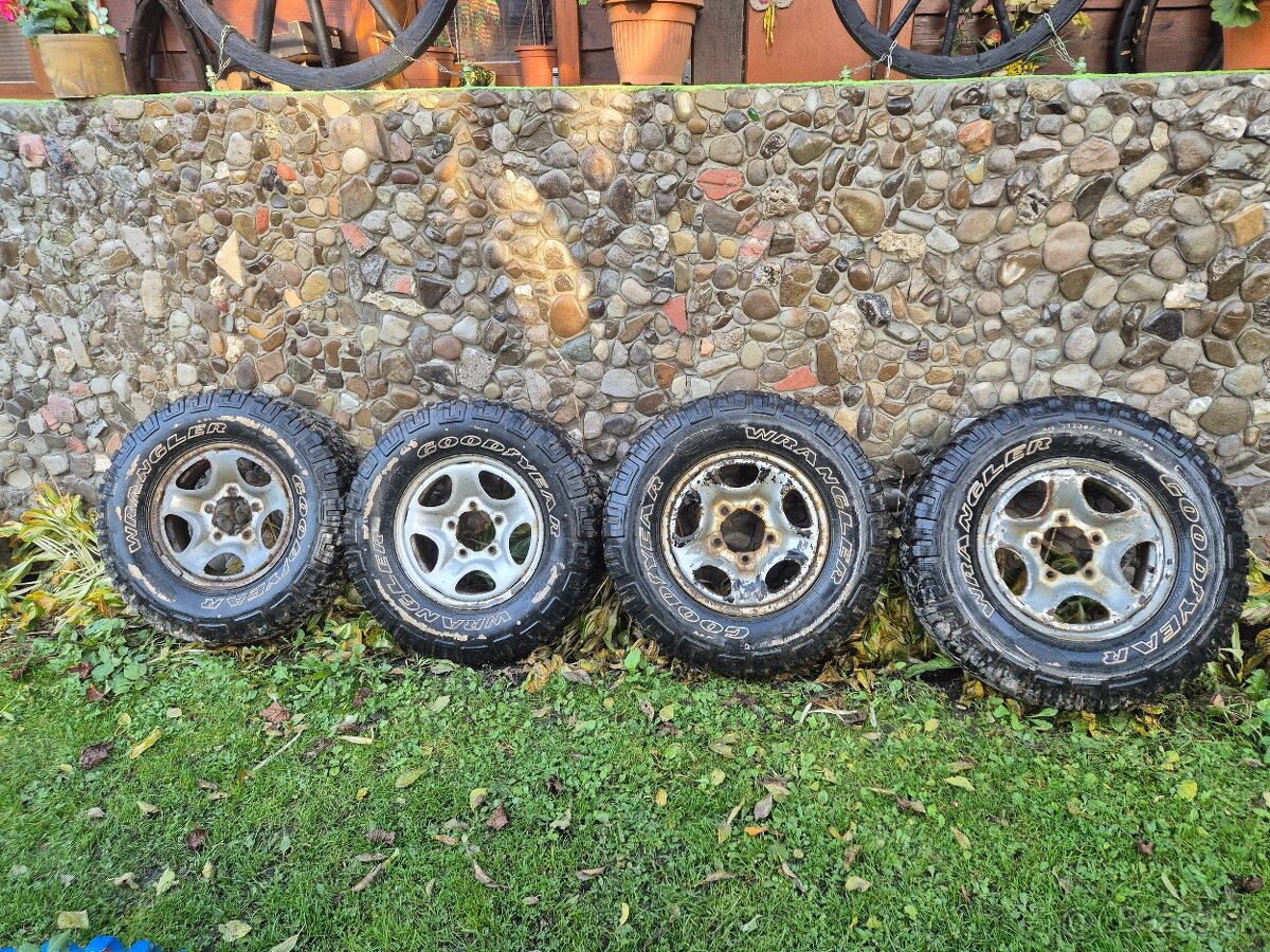 Pneumatiky 235/75 R15 - 4