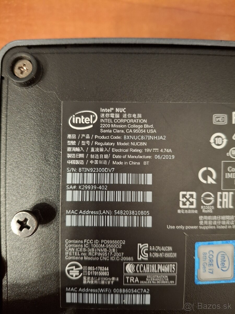 Intel NUC8IN - 4