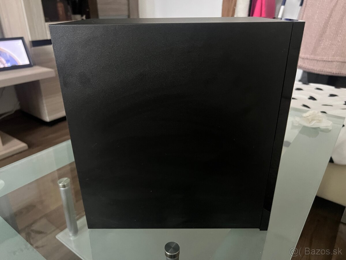 Starší stolný počítač HP - 4