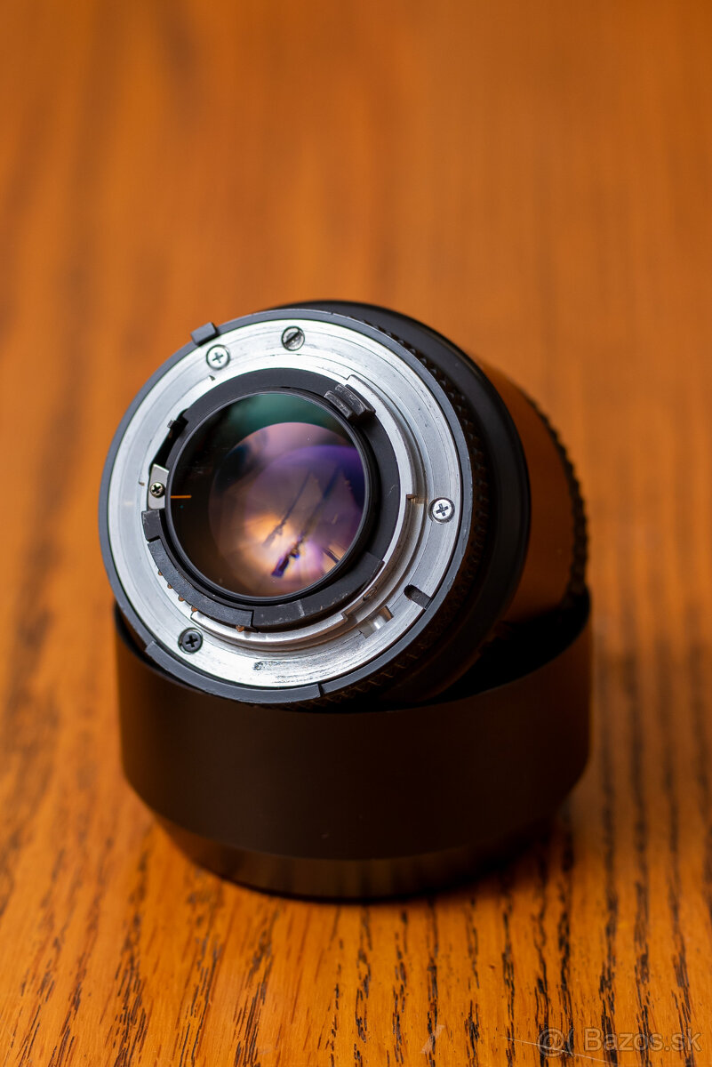 Nikon AF Nikkor 85mm f/1.8D - 4