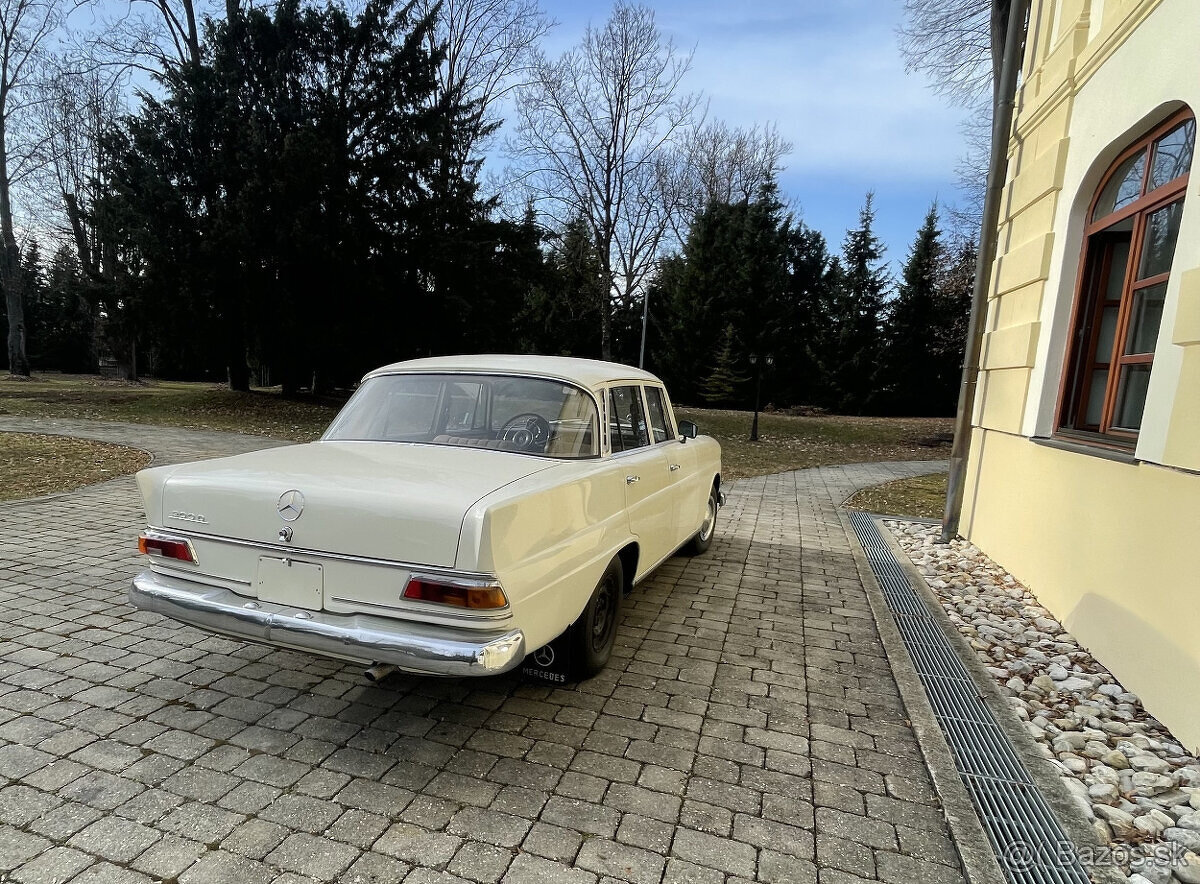 Mercedes 110-200 D - 4