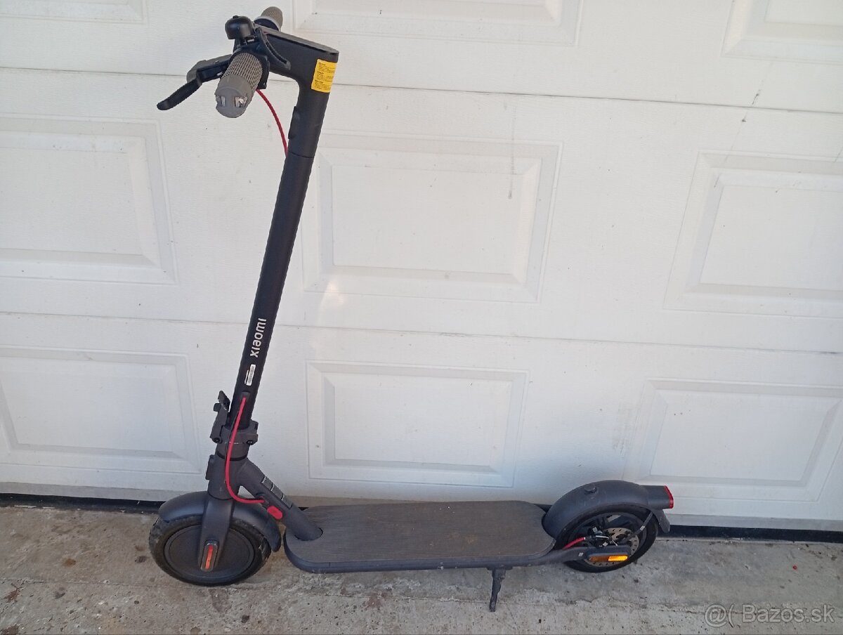 XIAOMI E SCOOTER (KOLOBEZKA) 4 A ESSENTIAL - 4